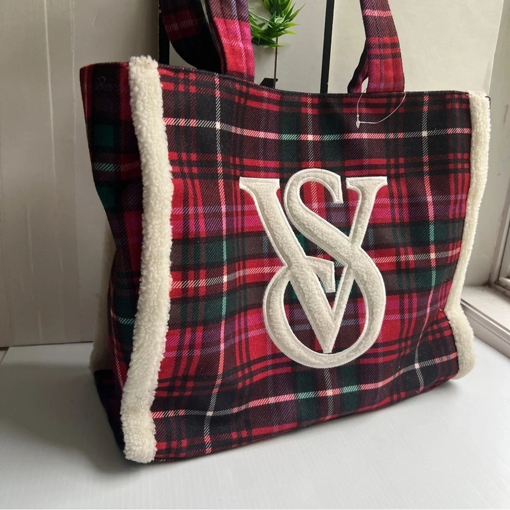 Victoria’s Secret Christmas Plaid & Sherpa Tote Bag limited edition